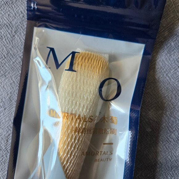 *FREE ADD ON* Amortals Makeup Brush (BNIB) - Picture 3 of 4